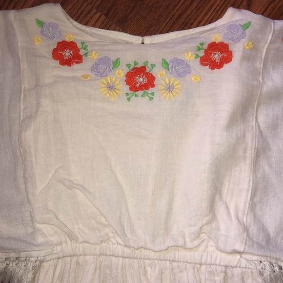 BRAND NEW GIRLS SHIRT SIZE 4-5. NEW WITHOUT TAGS ON IT. SMOKE FREE HOME. - Picture 3 of 4